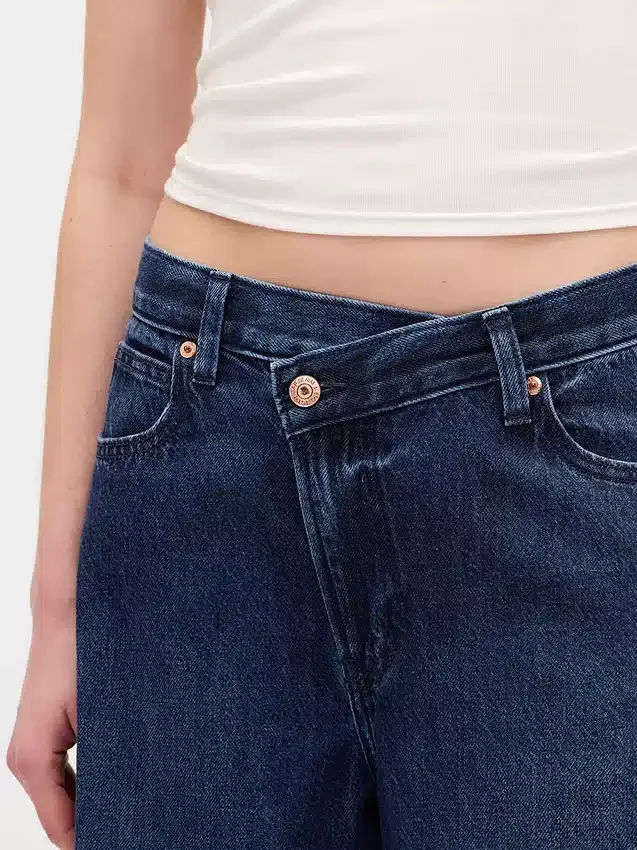 Jeans a vita alta ultrasoft con taglio a ferro di cavallo incrociato