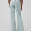 Jeans a vita bassa con chiusura allacciata e taglio svasato morbido per bambini