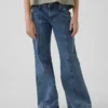 Jeans a vita bassa con cuciture e taglio svasato morbido per bambini