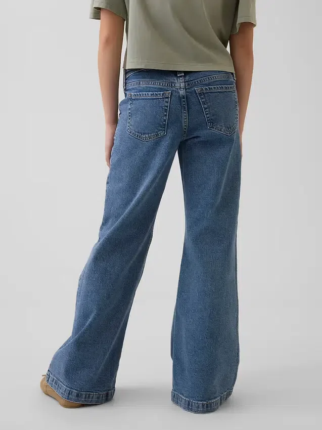 Jeans a vita bassa con cuciture e taglio svasato morbido per bambini