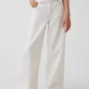 Jeans a vita bassa con gamba larga