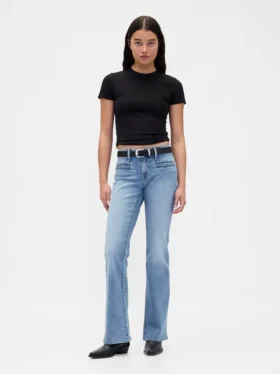 Jeans a vita bassa con tasche intrecciate, dal taglio lungo e slanciato