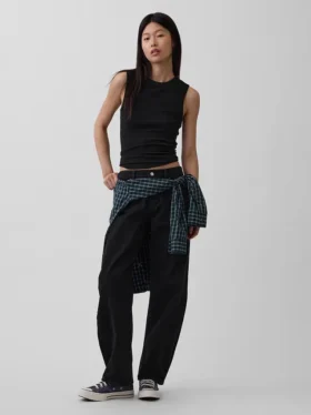 Jeans a vita bassa dal taglio a barilotto