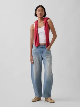 Jeans a vita bassa dal taglio a barilotto