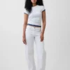Jeans a vita bassa dal taglio a barilotto