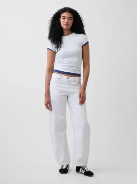 Jeans a vita bassa dal taglio a barilotto