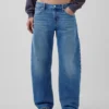 Jeans a vita bassa dal taglio a barilotto