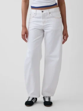 Jeans a vita bassa dal taglio a barilotto
