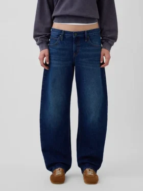 Jeans a vita bassa dal taglio a barilotto