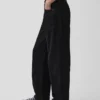 Jeans a vita bassa dal taglio a barilotto