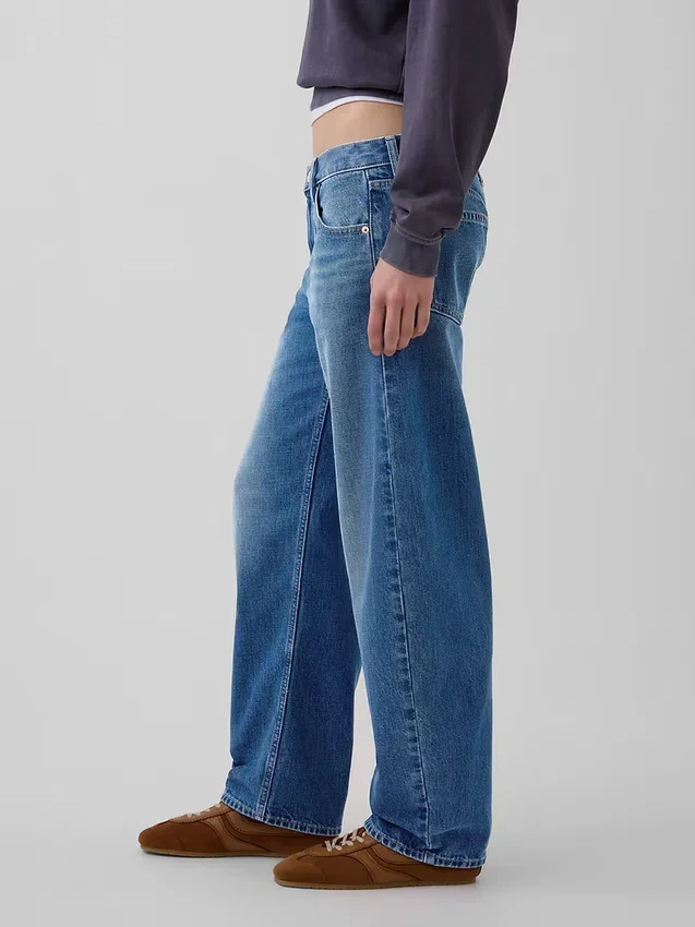 Jeans a vita bassa dal taglio a barilotto