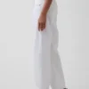 Jeans a vita bassa dal taglio a barilotto