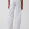 Jeans a vita bassa dal taglio a barilotto