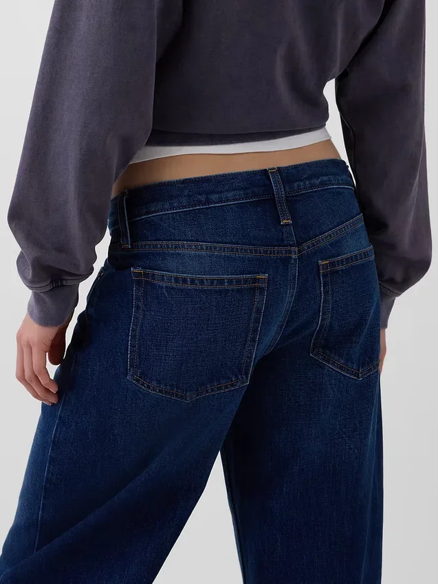 Jeans a vita bassa dal taglio a barilotto