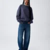 Jeans a vita bassa dal taglio a barilotto