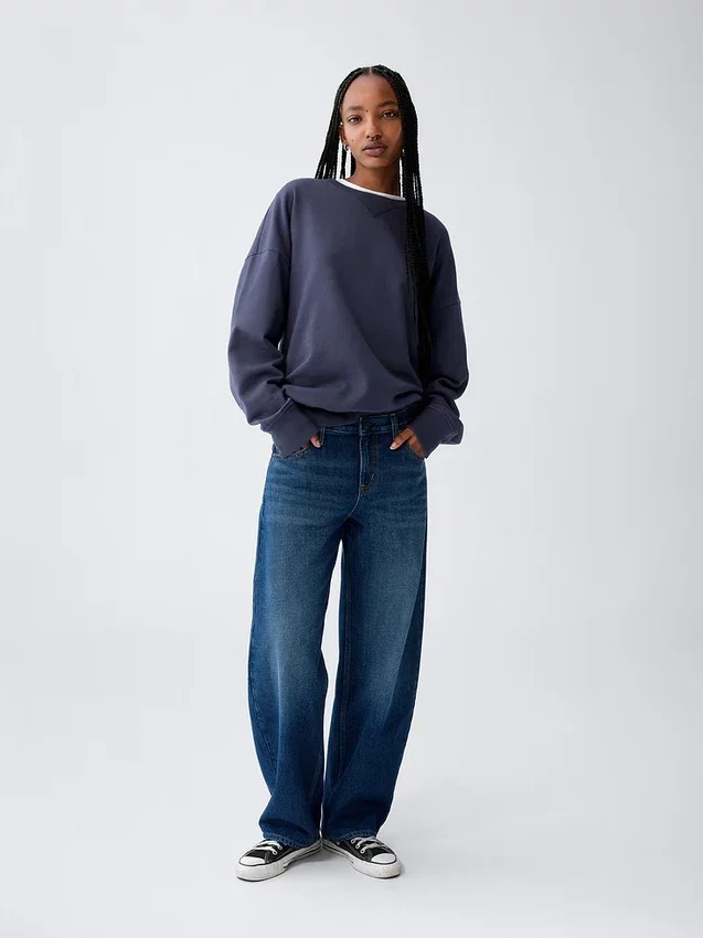 Jeans a vita bassa dal taglio a barilotto