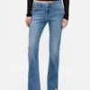 Jeans a vita bassa, dal taglio lungo e aderente, con orlo a spacco