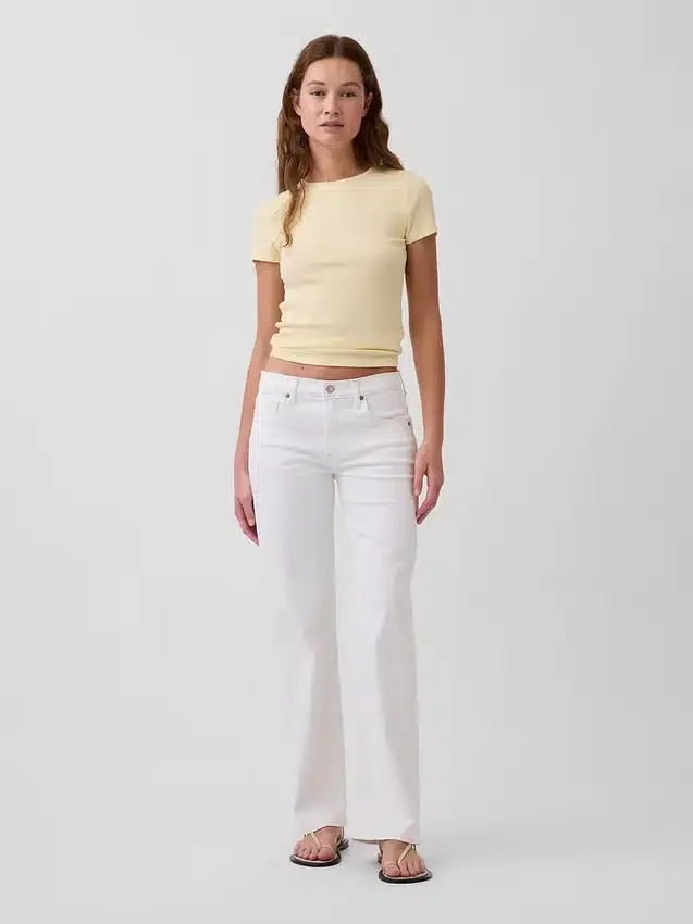 Jeans a vita bassa e dal taglio ampio in stile anni ’90
