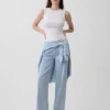 Jeans a vita bassa e dal taglio ampio in stile anni ’90
