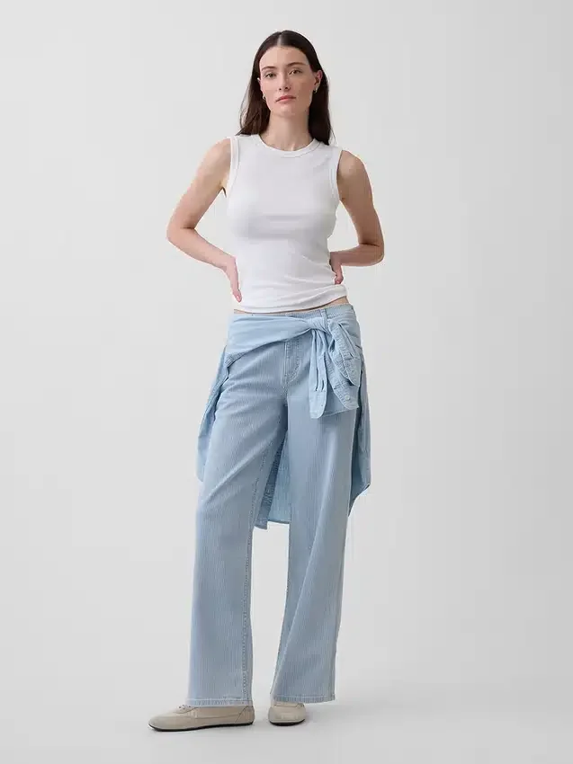 Jeans a vita bassa e dal taglio ampio in stile anni ’90