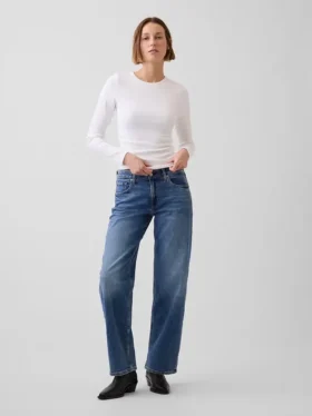 Jeans a vita bassa e dal taglio ampio in stile anni ’90