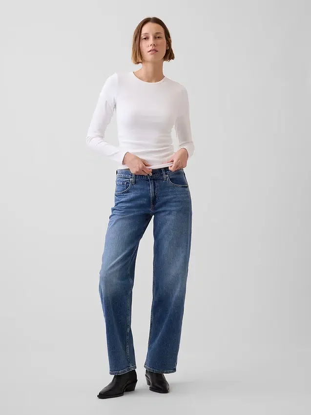Jeans a vita bassa e dal taglio ampio in stile anni ’90