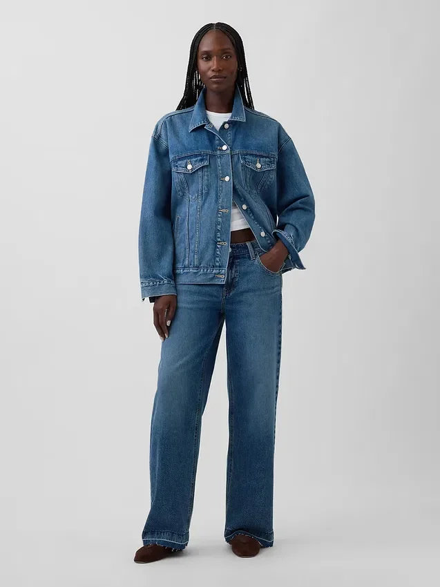 Jeans a vita bassa e dal taglio ampio in stile anni ’90