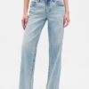 Jeans a vita bassa e dal taglio ampio in stile anni ’90