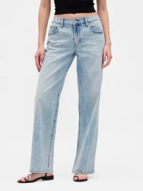 Jeans a vita bassa e dal taglio ampio in stile anni ’90