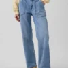 Jeans a vita bassa e dal taglio ampio in stile anni ’90