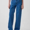Jeans a vita bassa e dal taglio ampio in stile anni ’90