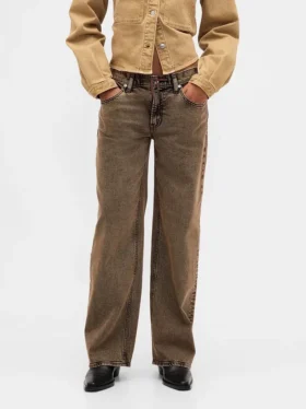 Jeans a vita bassa e dal taglio ampio in stile anni ’90
