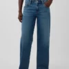 Jeans a vita bassa e dal taglio ampio in stile anni ’90