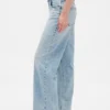 Jeans a vita bassa e dal taglio ampio in stile anni ’90