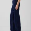 Jeans a vita bassa e dal taglio ampio in stile anni ’90
