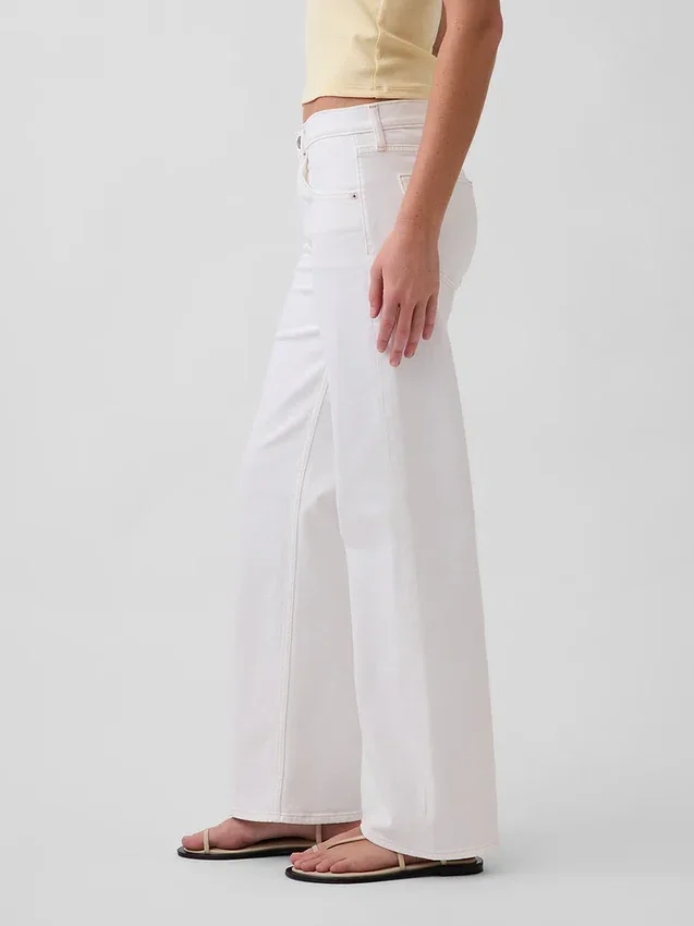 Jeans a vita bassa e dal taglio ampio in stile anni ’90