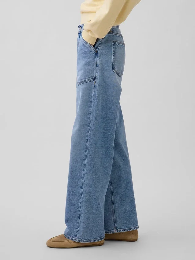 Jeans a vita bassa e dal taglio ampio in stile anni ’90