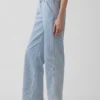 Jeans a vita bassa e dal taglio ampio in stile anni ’90