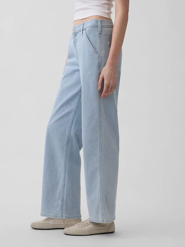 Jeans a vita bassa e dal taglio ampio in stile anni ’90