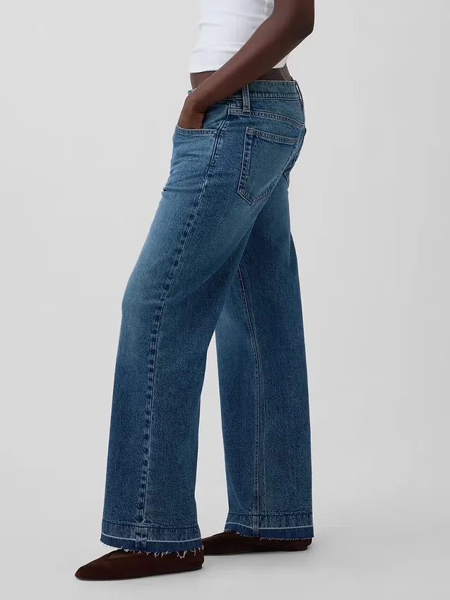 Jeans a vita bassa e dal taglio ampio in stile anni ’90