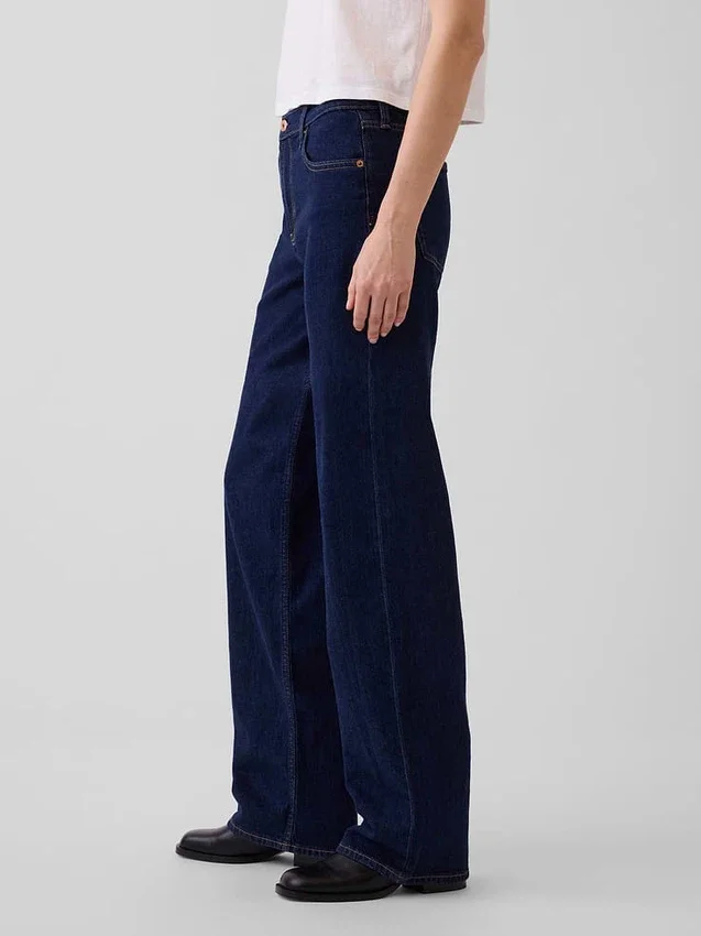 Jeans a vita bassa e dal taglio ampio in stile anni ’90