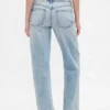 Jeans a vita bassa e dal taglio ampio in stile anni ’90