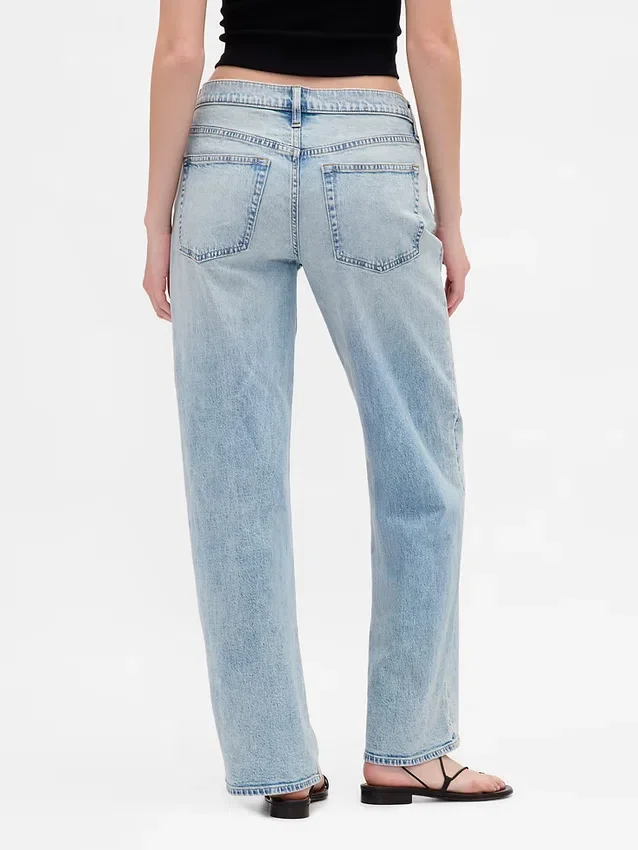 Jeans a vita bassa e dal taglio ampio in stile anni ’90