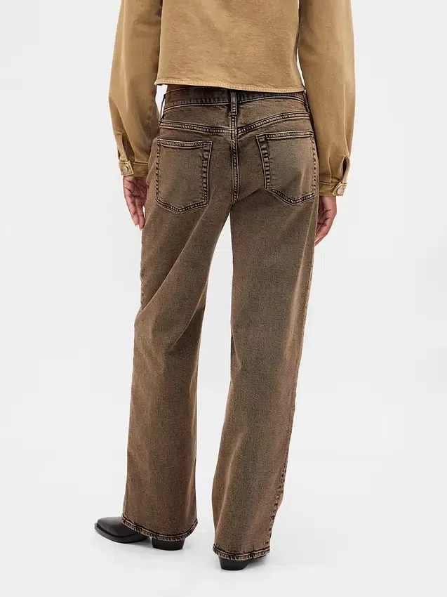 Jeans a vita bassa e dal taglio ampio in stile anni ’90