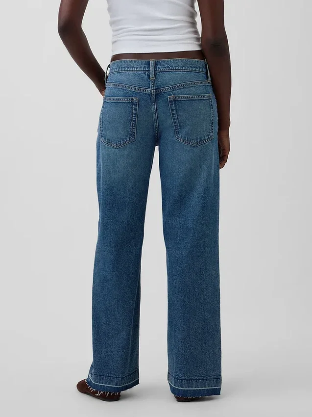 Jeans a vita bassa e dal taglio ampio in stile anni ’90