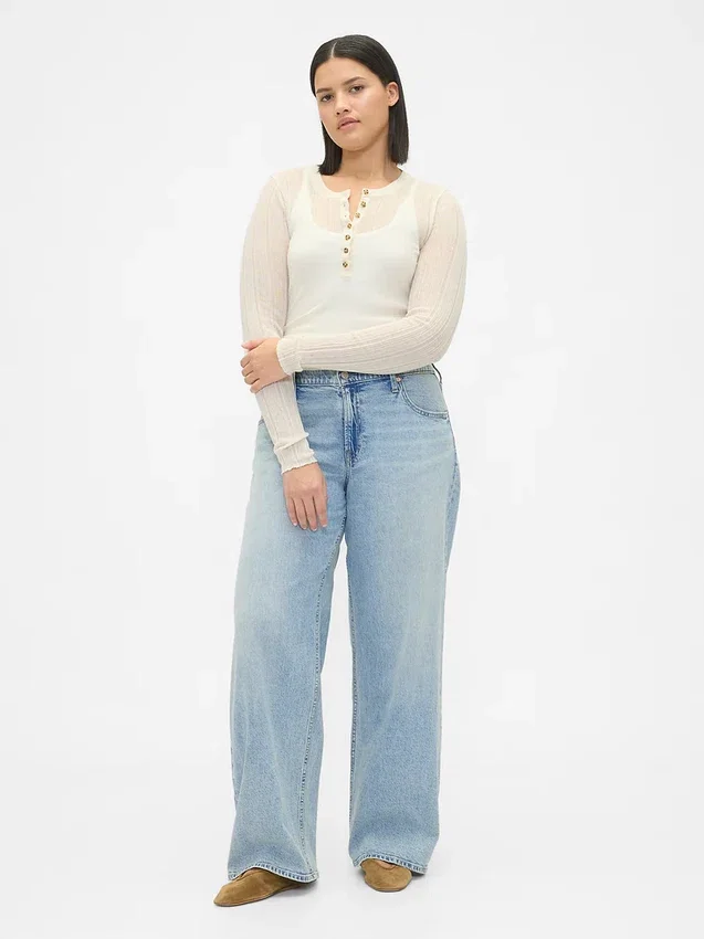 Jeans a vita bassa e dal taglio ampio in stile anni ’90