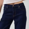 Jeans a vita bassa e dal taglio ampio in stile anni ’90
