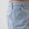 Jeans a vita bassa e dal taglio ampio in stile anni ’90