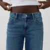 Jeans a vita bassa e dal taglio ampio in stile anni ’90