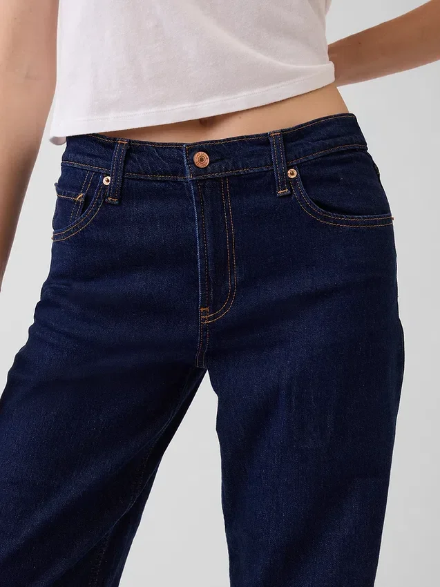 Jeans a vita bassa e dal taglio ampio in stile anni ’90